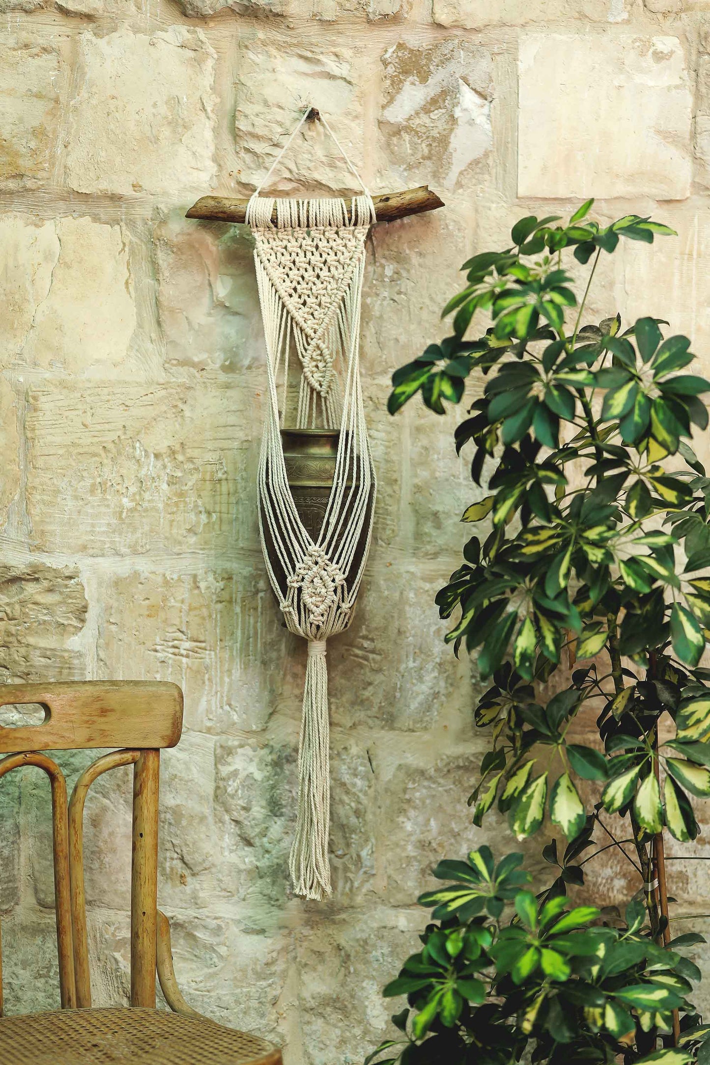 Fond Lily Macrame Plant/Pot Hange