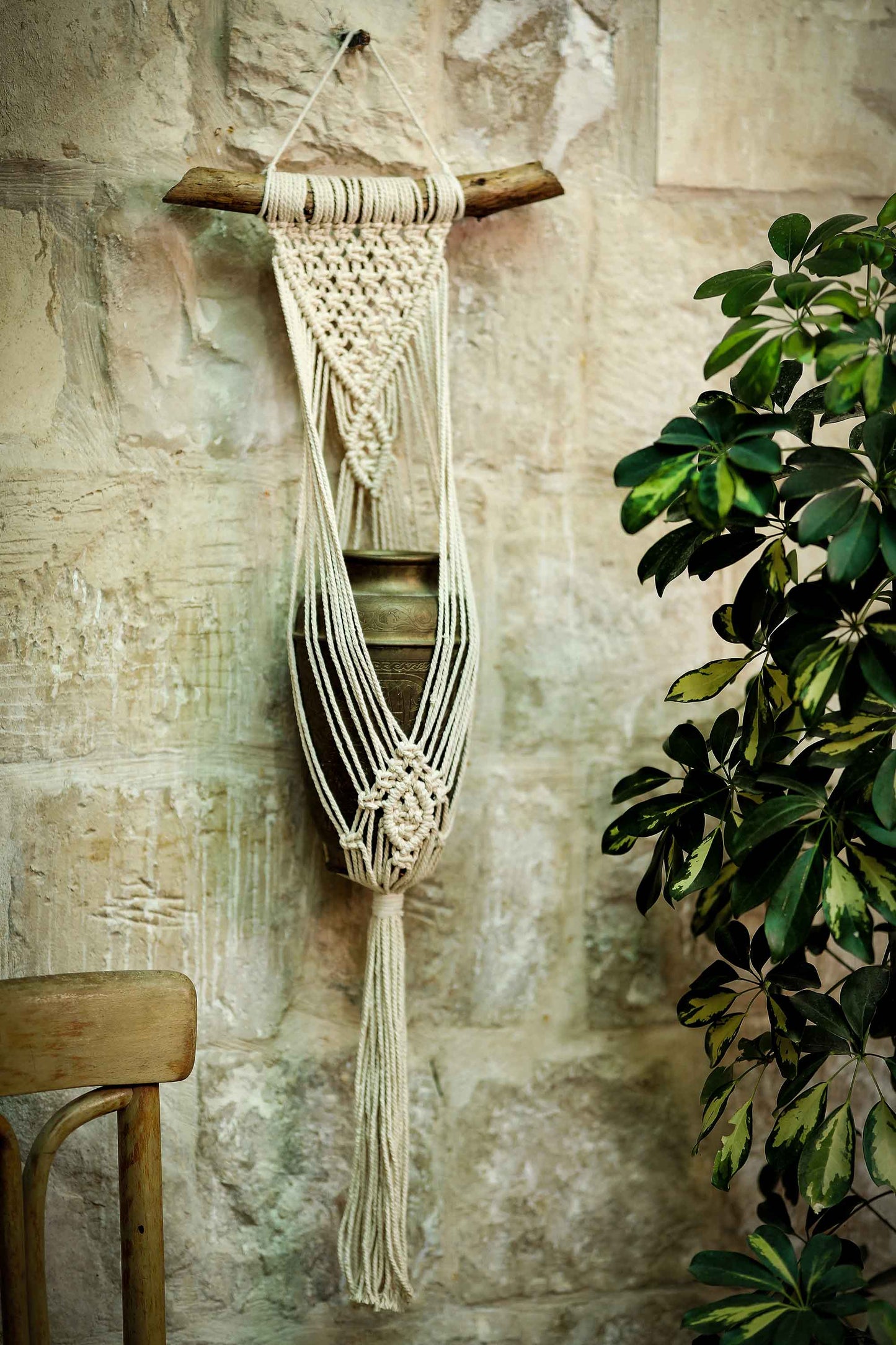 Fond Lily Macrame Plant/Pot Hange